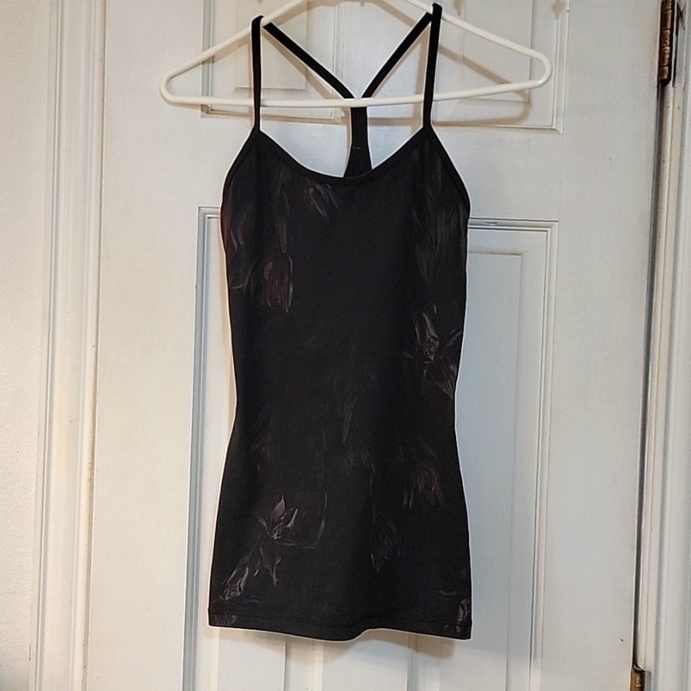 Lululemon tank Size 2-4, in good used condition.  Comes with removable bra pads.